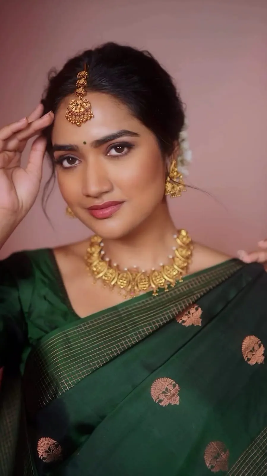 Amazing Dark Green Soft Silk Saree With Sophisticated Blouse Piece