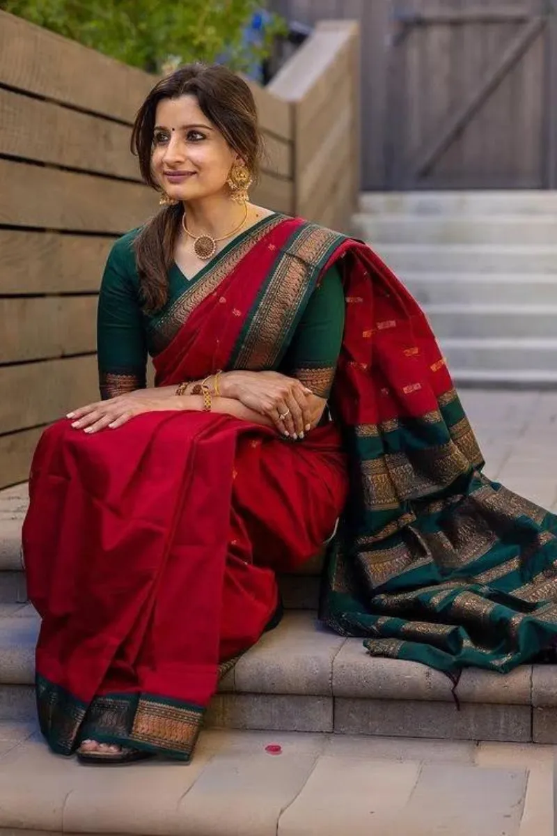 Enticing Red Soft Silk Saree With Opulent Blouse Piece