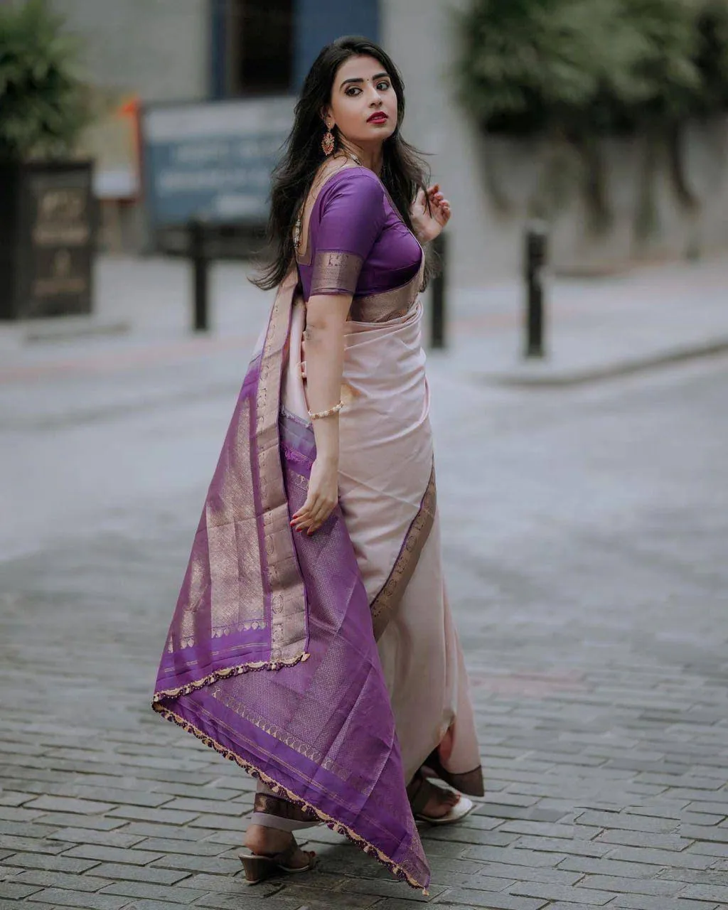 Lagniappe Peach Soft Silk Saree With Magnetic Blouse Piece