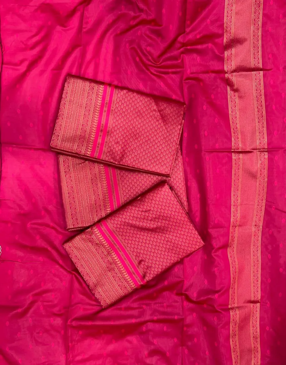 Prominent Dark Pink Soft Silk Saree With Zephyr Blouse Piece