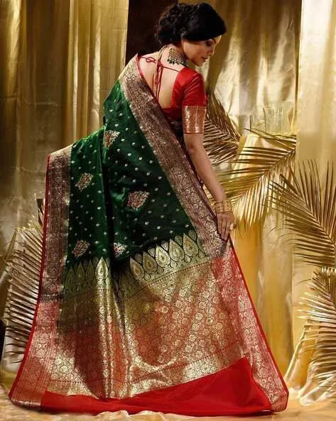 Skinny Dark Green Soft Silk Saree With Deserving Blouse Piece