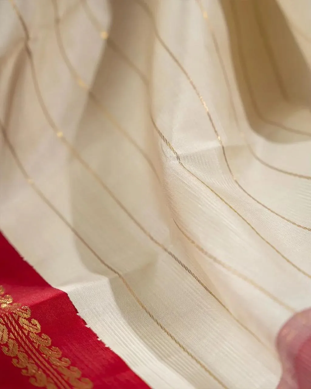 Sonorous Off White Soft Silk Saree With Glamorous Blouse Piece