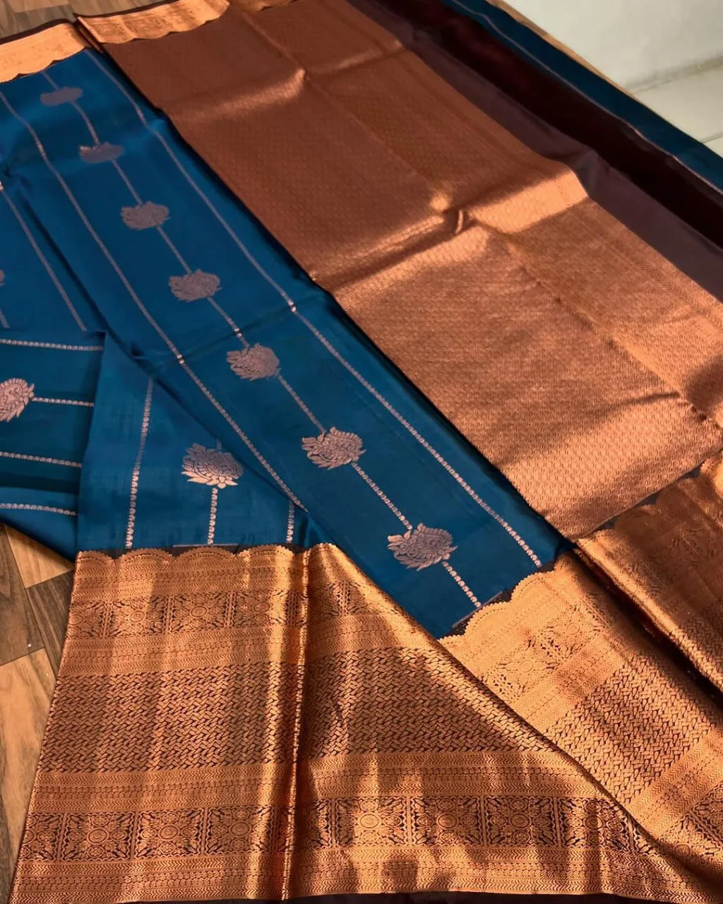 Splendiferous Navy Blue Soft Silk Saree With Palimpsest Blouse Piece