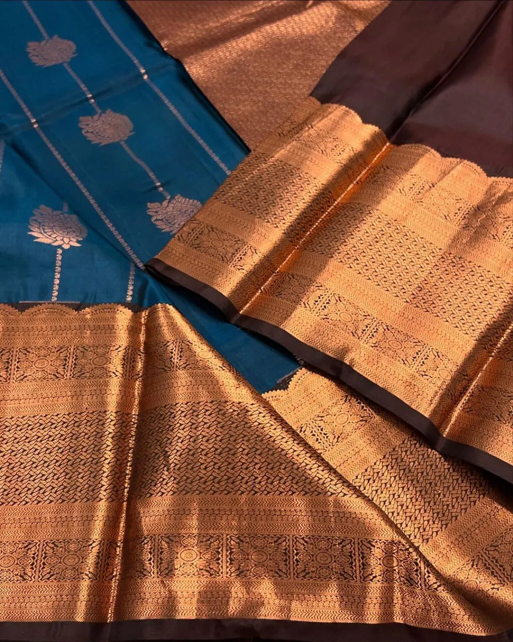 Splendiferous Navy Blue Soft Silk Saree With Palimpsest Blouse Piece