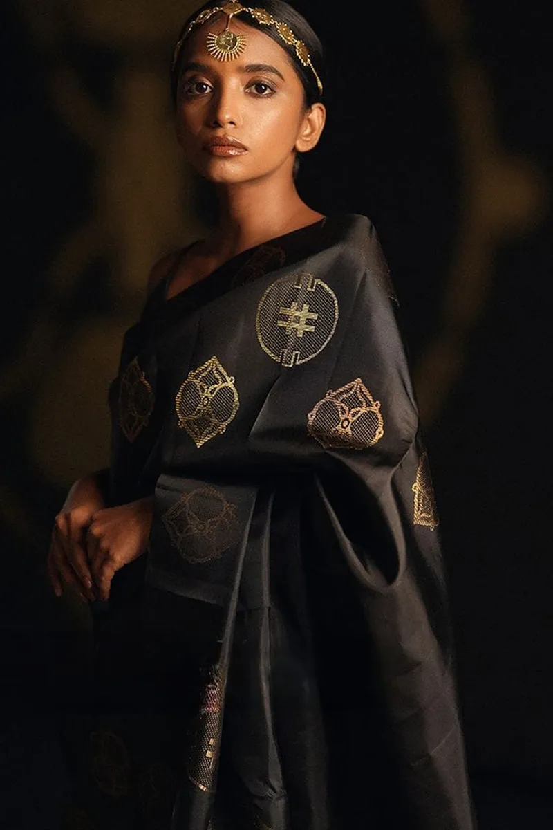 Stunning Black Soft Silk Saree With Amiable Blouse Piece