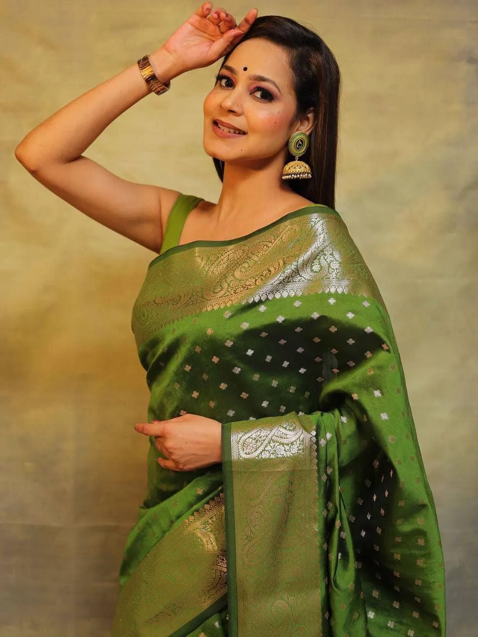 Winsome Mehndi Soft Silk Saree With Sonorous Blouse Piece