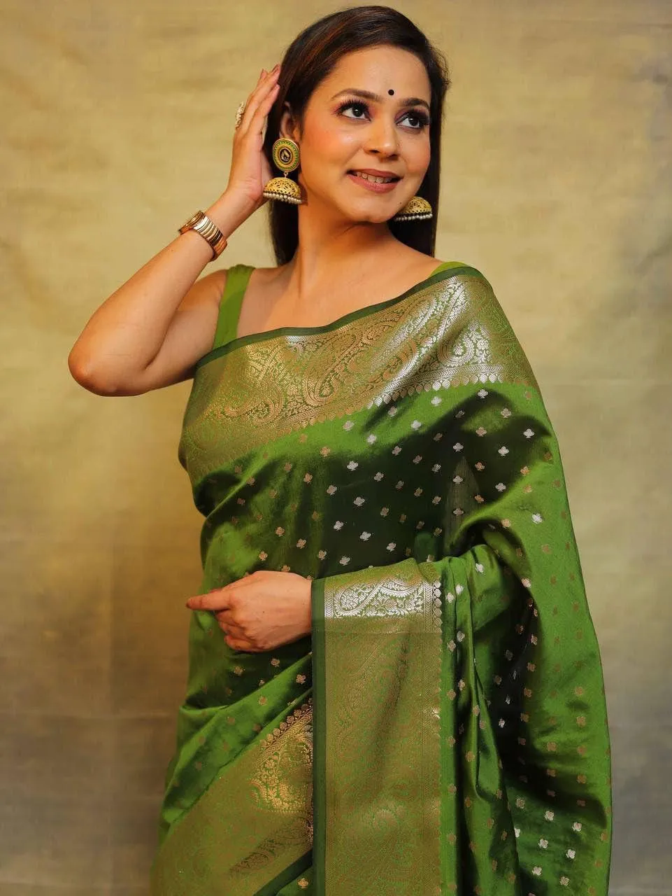 Winsome Mehndi Soft Silk Saree With Sonorous Blouse Piece