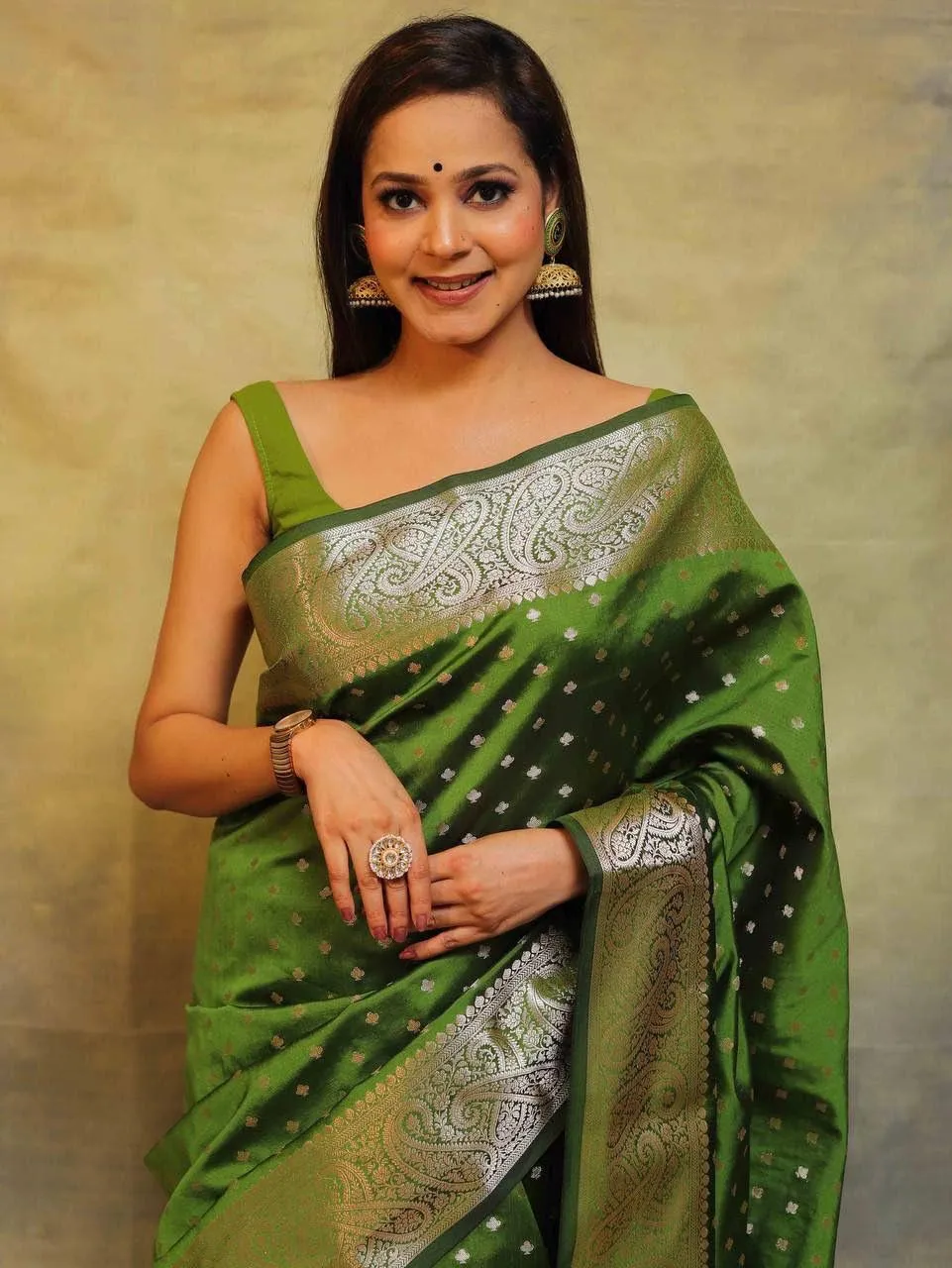 Winsome Mehndi Soft Silk Saree With Sonorous Blouse Piece